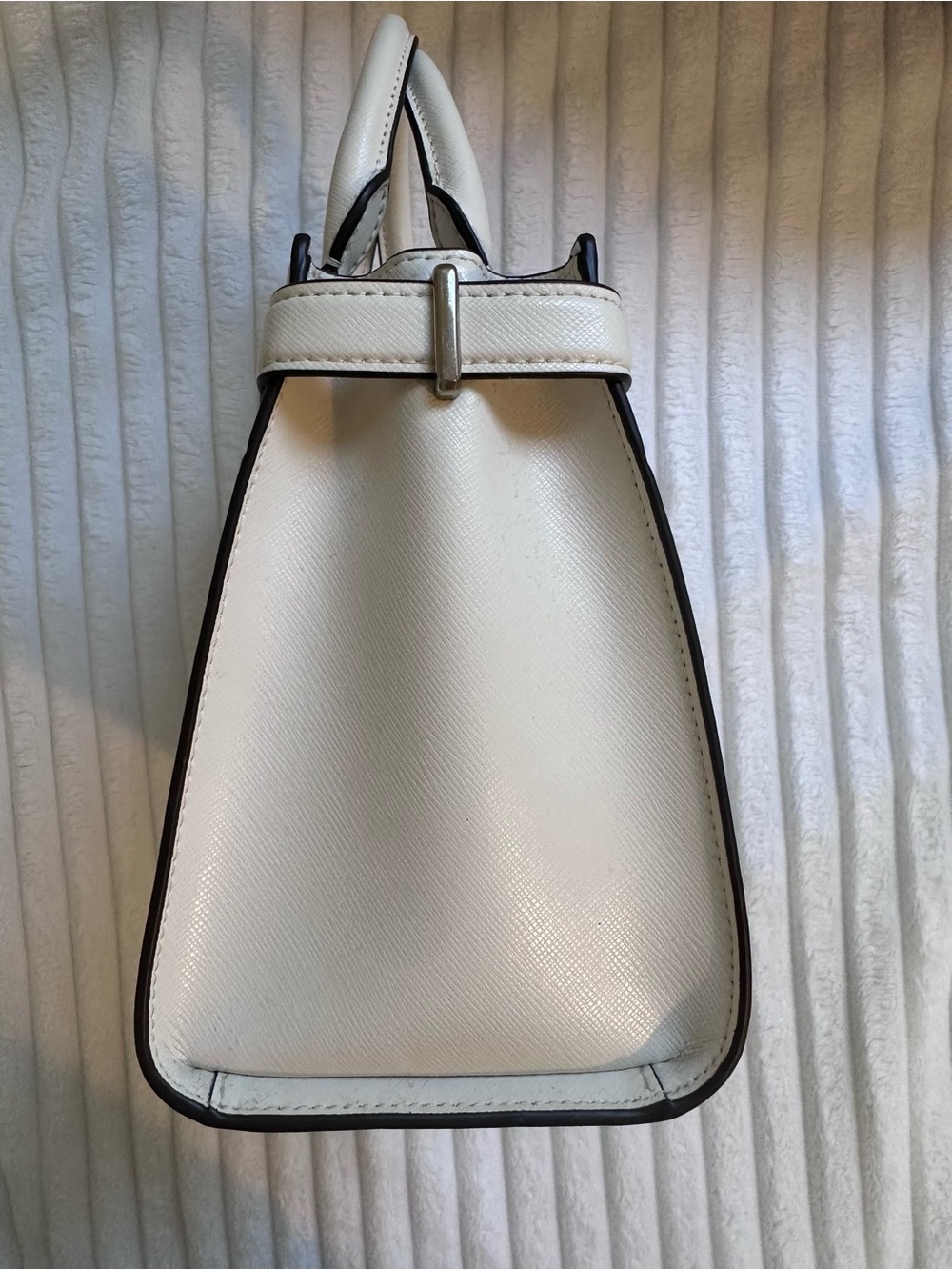 Kate Spade Cream Saffiano Leather Satchel with Gold Logo - Picture 2 of 7